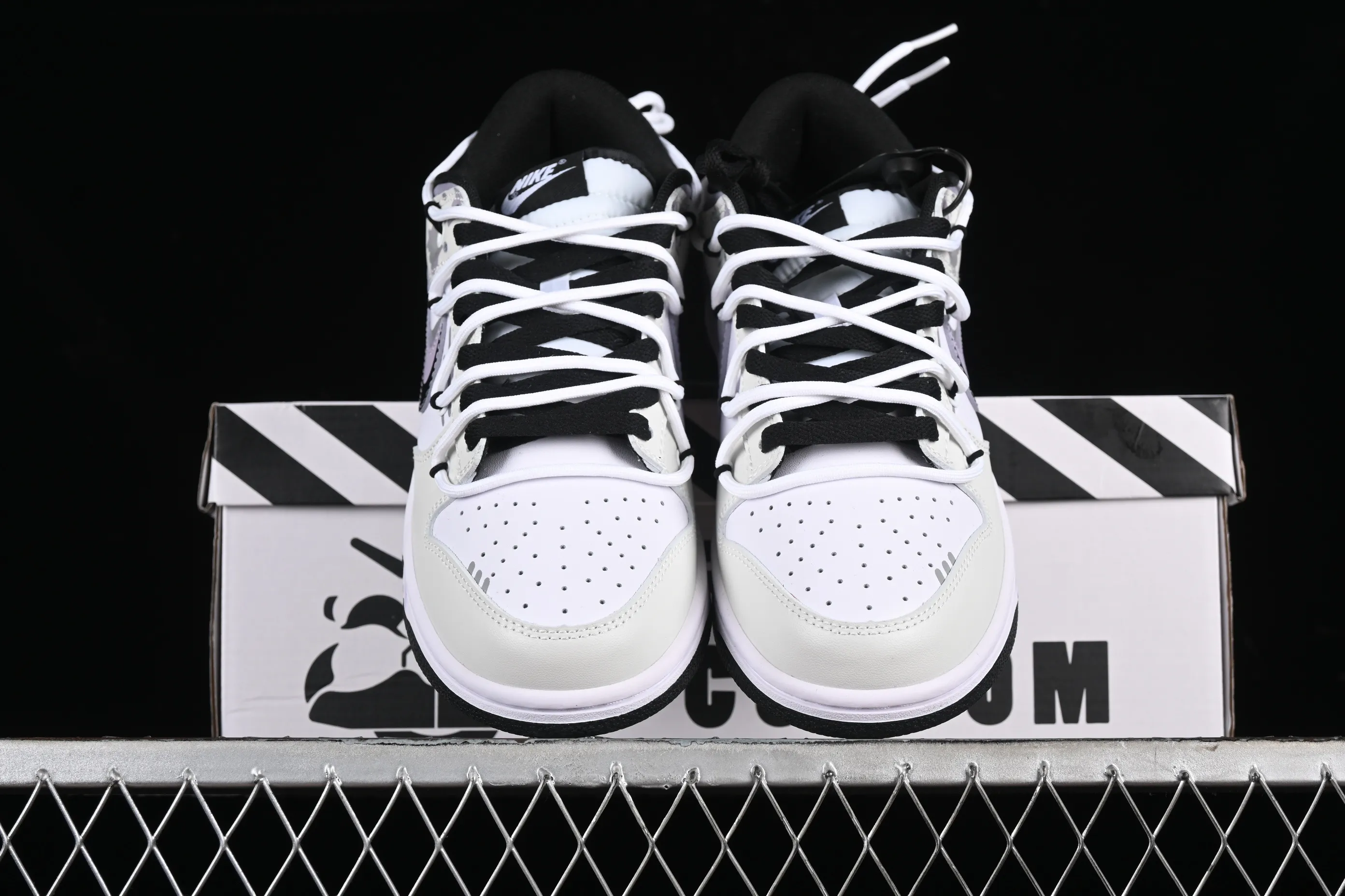All Categories Nk SB Dunk Series Nk SB Dunk Low Low-top sneakers Nk Dunk Low Special mission camouflage Warship Simple black, white, purple and gray SB strap low-top casual sneakers DD1391-100